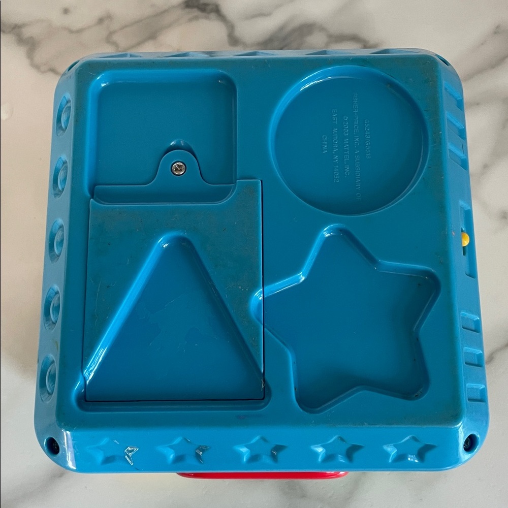 2003 Fisher Price Peek-a-Blocks Shape Sorter - Picture 13 of 14
